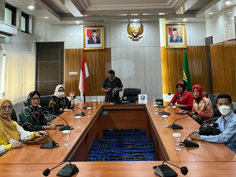 Penyerahan Penghargaan Sekolah Adiwiyata Nasional tahun 2021