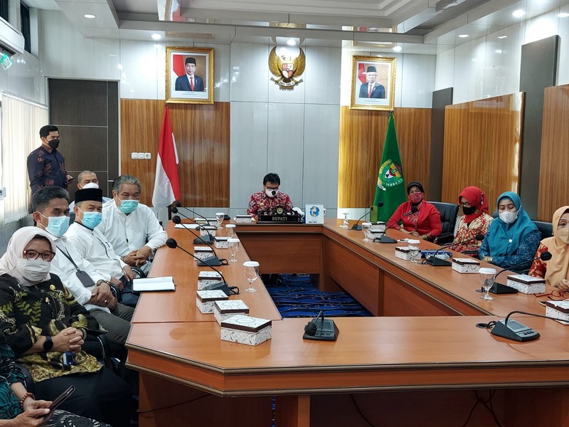 Penyerahan Penghargaan Sekolah Adiwiyata Nasional tahun 2021